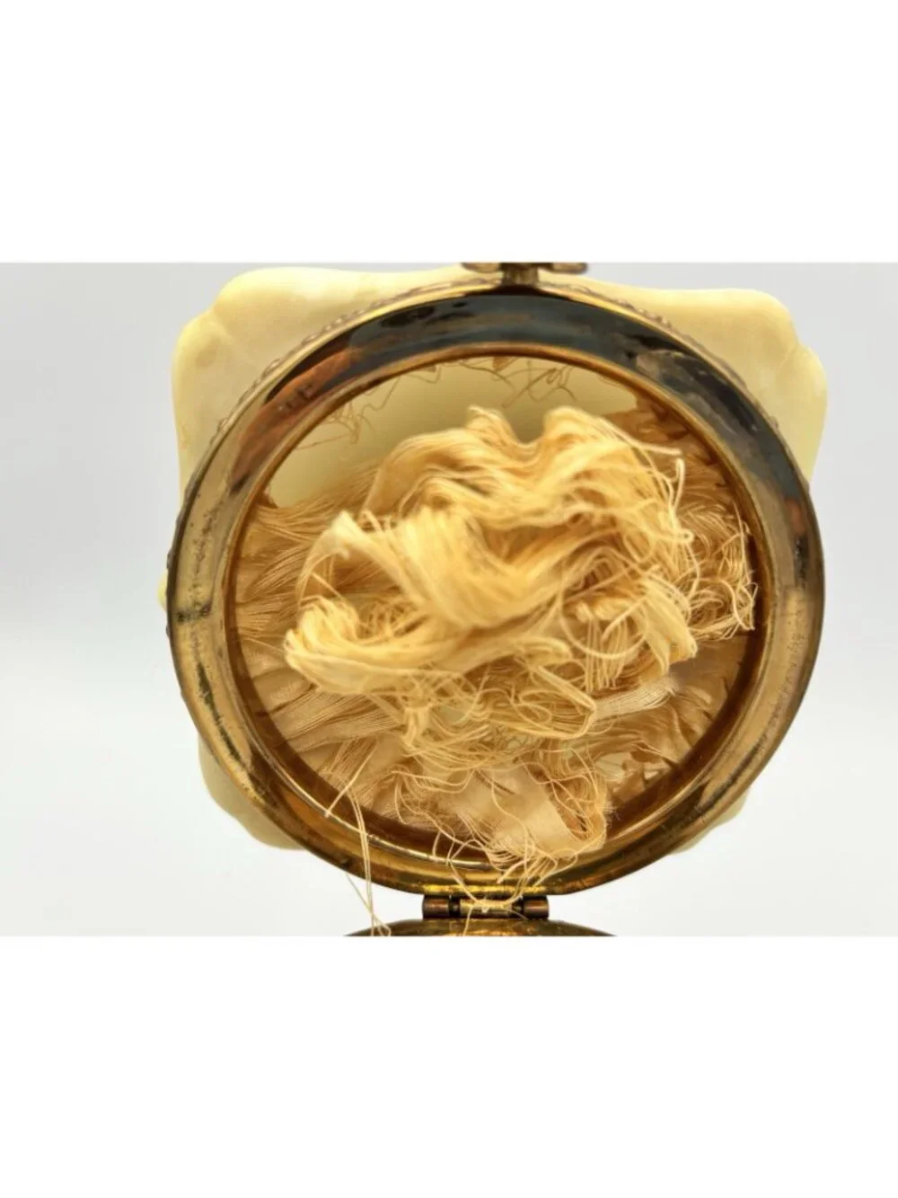 Nakara-C.F. Monroe, Burmese Color-Kate Greenaway Dresser Box 4" - Picture 9 of 10